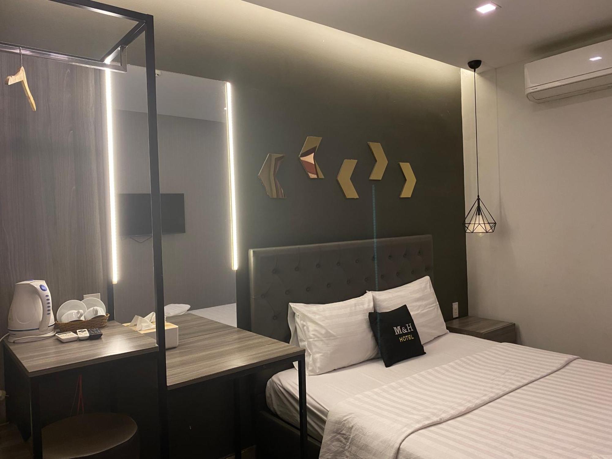 M&H Hotel Хошимін Екстер'єр фото