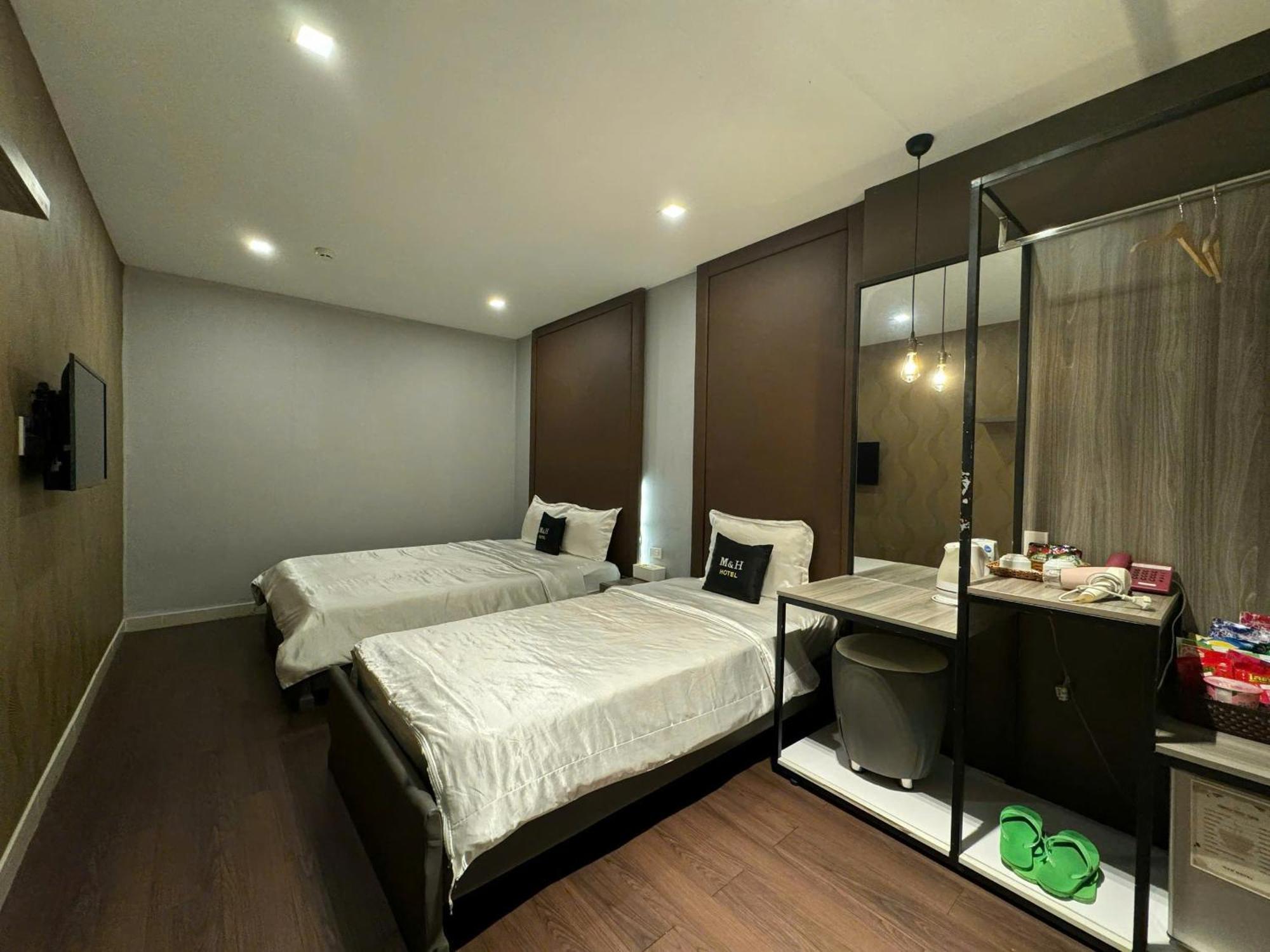 M&H Hotel Хошимін Екстер'єр фото